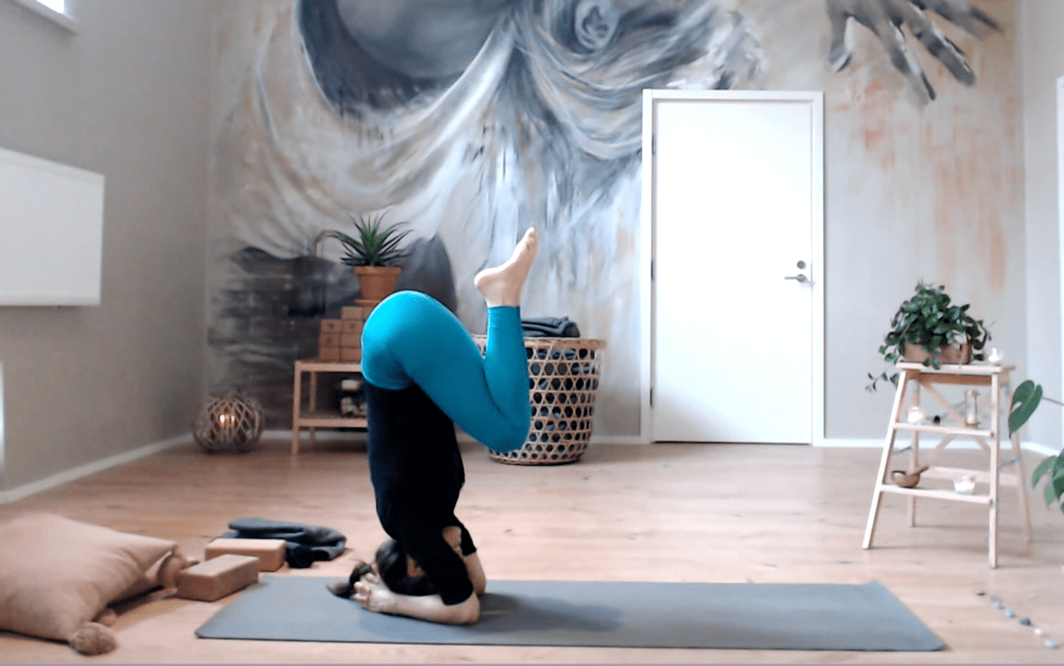 Kohti päälläseisontaa (3/3)